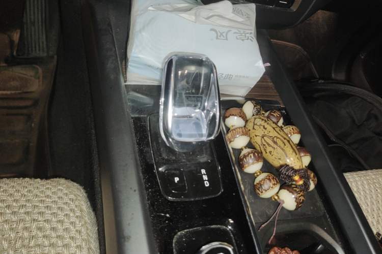 Used Volvo XC60 2022 B5 4x4 Smart Luxury Edition Gear Lever