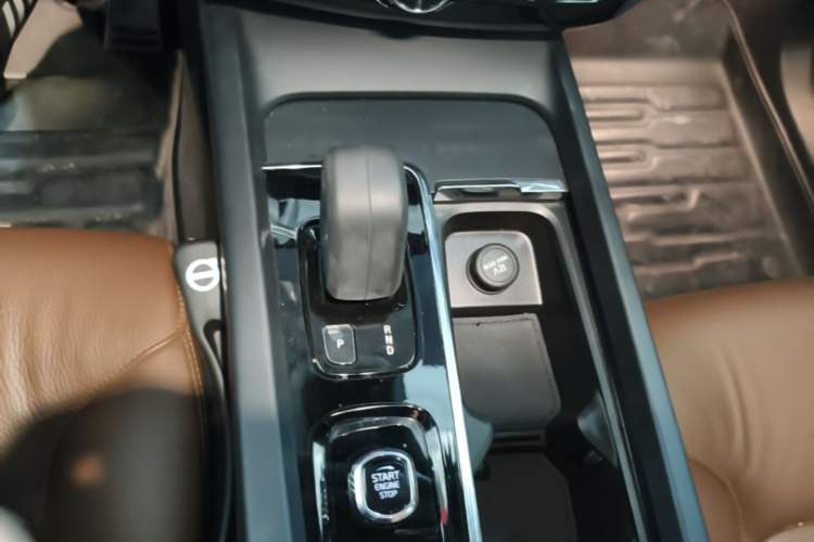 Used Volvo XC60 2022 B5 4x4 Zhiyi Luxury Edition Gear Lever