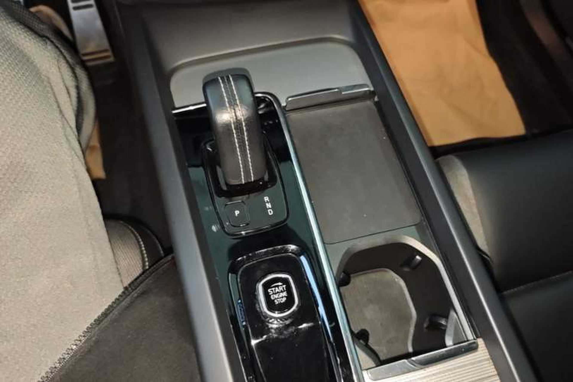 Used Volvo XC60 2022 B5 4x4 Smart & Advanced Sport Edition Gear Lever