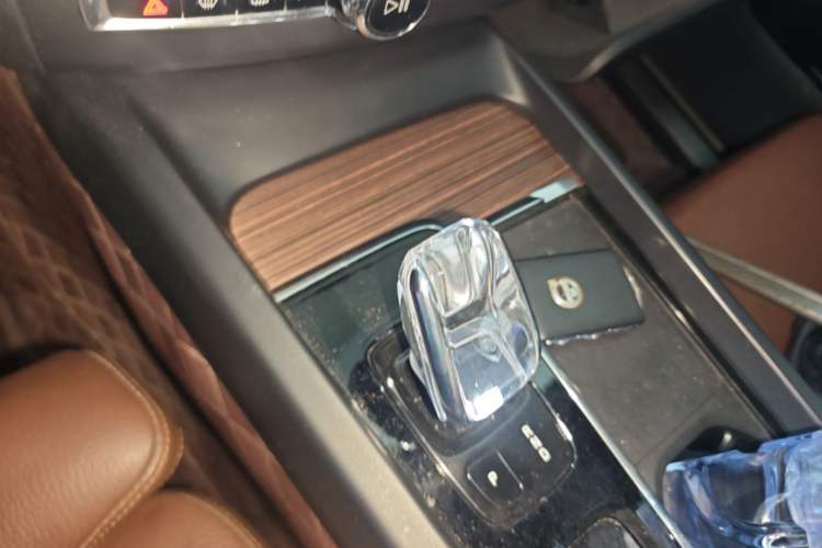 Used Volvo XC60 2022 B5 4x4 Smart Luxury Edition Gear Lever