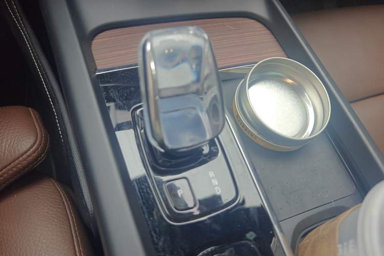 Used Volvo XC60 2022 B5 4x4 Smart Luxury Edition Gear Lever