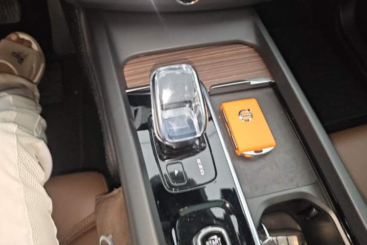 Used Volvo XC60 2022 B5 4x4 Zhiya Luxury Edition Gear Lever