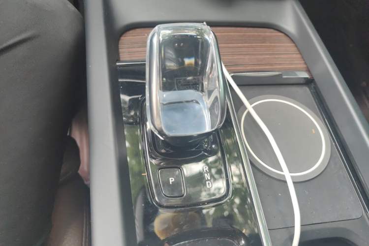 Used Volvo XC60 2022 B5 4x4 Smart Luxury Edition Gear Lever