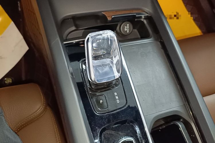 Used Volvo XC60 2022 B5 4x4 Smart Luxury Edition Gear Lever