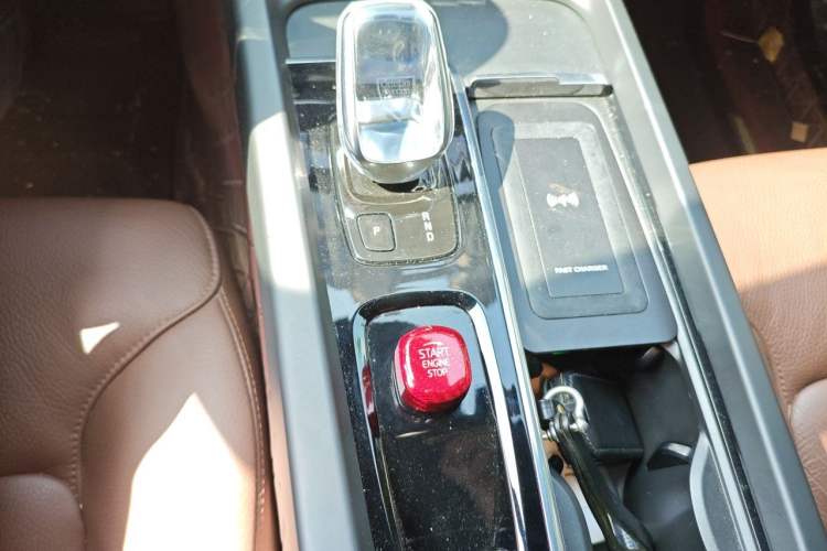 Used Volvo XC60 2022 B5 4x4 Zhiyi Luxury Edition Gear Lever