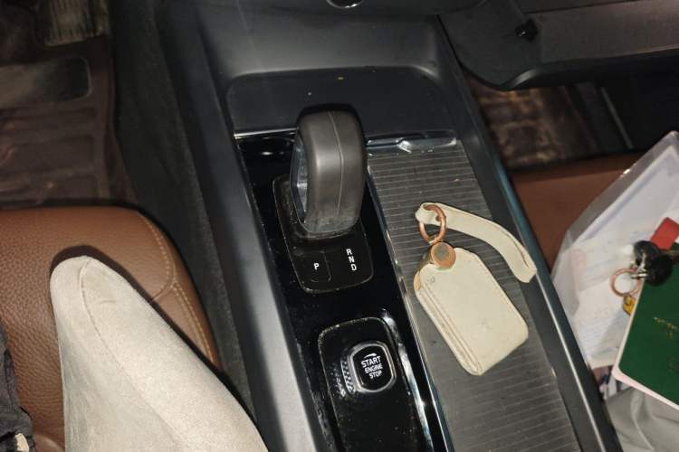 Used Volvo XC60 2022 B5 4x4 Zhiyi Luxury Edition Gear Lever