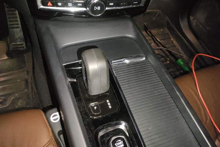 Used Volvo XC60 2022 B5 4x4 Zhiyi Luxury Edition Gear Lever