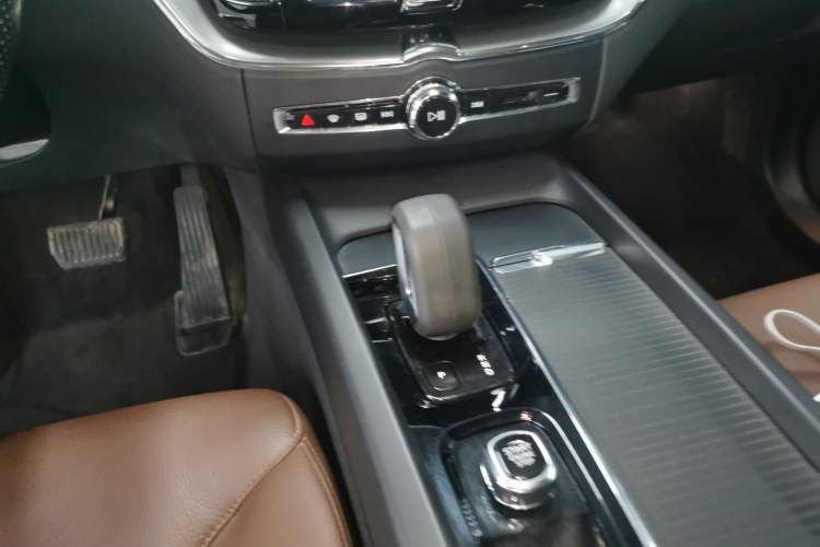 Used Volvo XC60 2022 B5 4x4 Zhiyi Luxury Edition Gear Lever