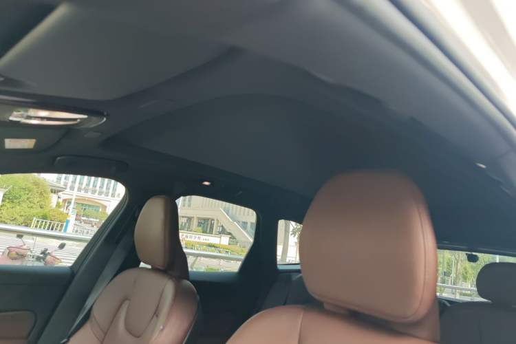 Used Volvo XC60 2022 B5 4x4 Smart Luxury Edition Headliner