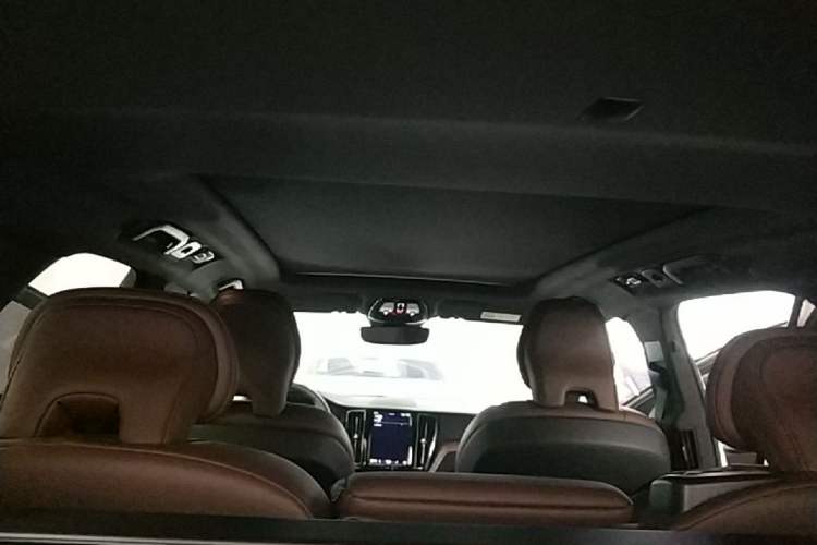 Used Volvo XC60 2022 B5 4x4 Smart Luxury Edition Headliner
