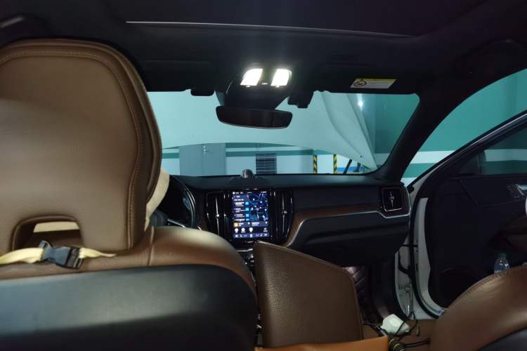 Used Volvo XC60 2022 B5 4x4 Smart Luxury Edition Headliner