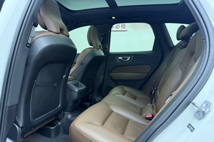 Used Volvo XC60 2022 B5 4x4 Smart Luxury Edition Interior 1