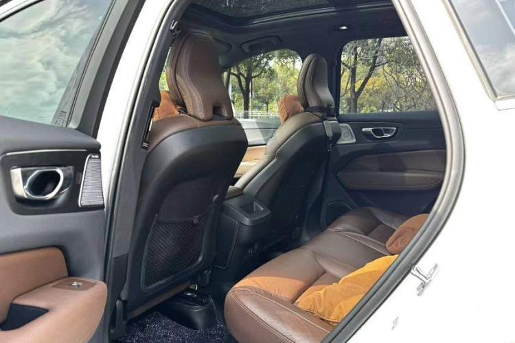 Used Volvo XC60 2022 B5 4x4 Smart Luxury Edition Interior 2