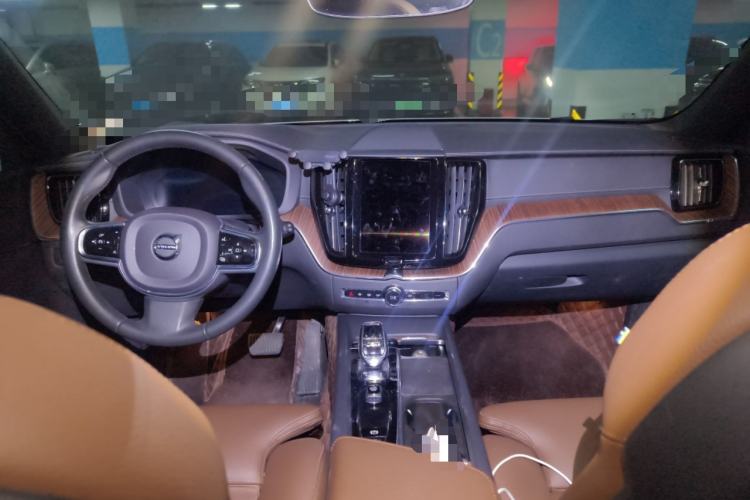 Used Volvo XC60 2022 B5 4x4 Smart Luxury Edition Interior 2