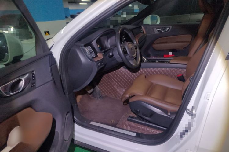 Used Volvo XC60 2022 B5 4x4 Smart Luxury Edition Interior 3