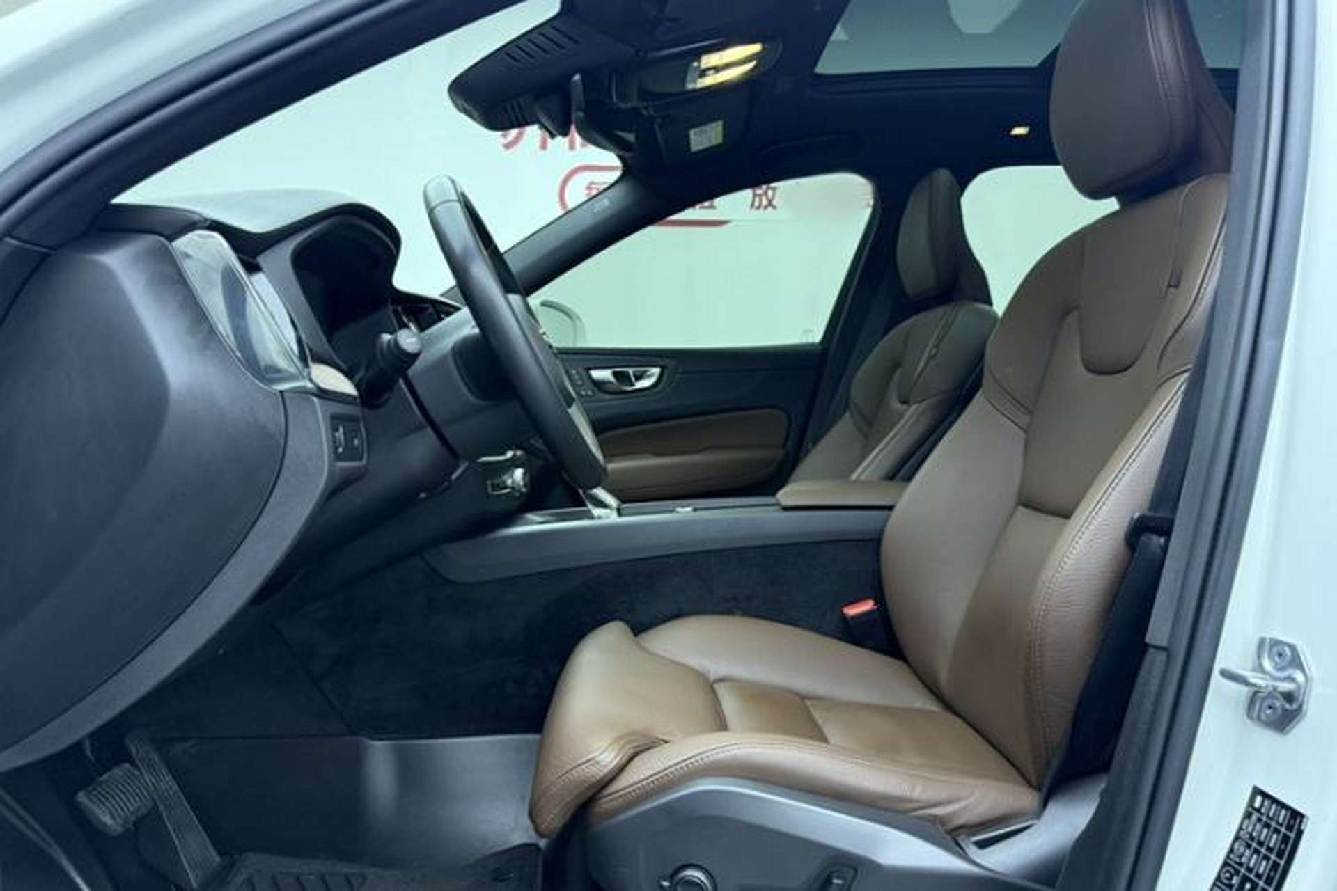 Used Volvo XC60 2022 B5 4x4 Smart Luxury Edition Interior 3