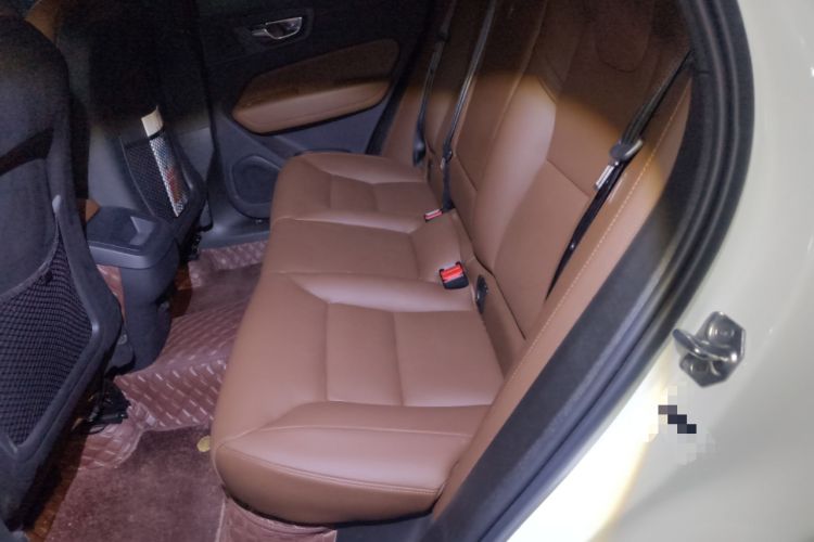 Used Volvo XC60 2022 B5 4x4 Smart Luxury Edition Interior 4