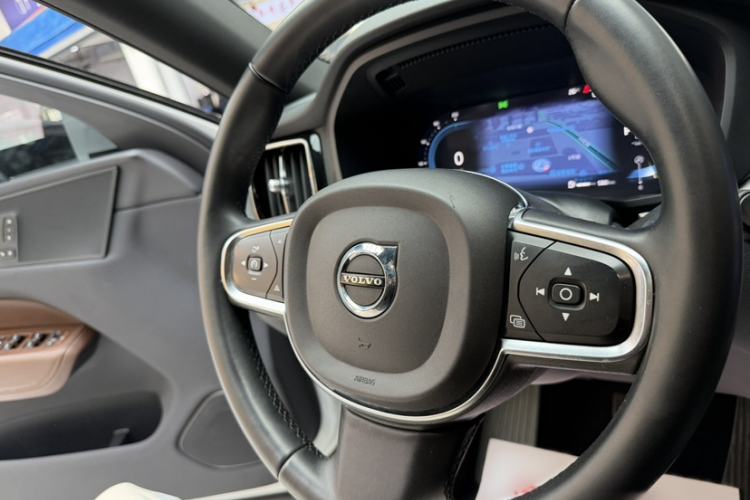 Used Volvo XC60 2022 B5 4x4 Zhiyi Luxury Edition Interior 8
