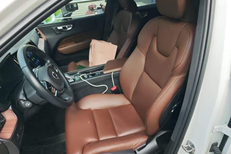 Used Volvo XC60 2022 B5 4x4 Smart Luxury Edition Left Front Seat