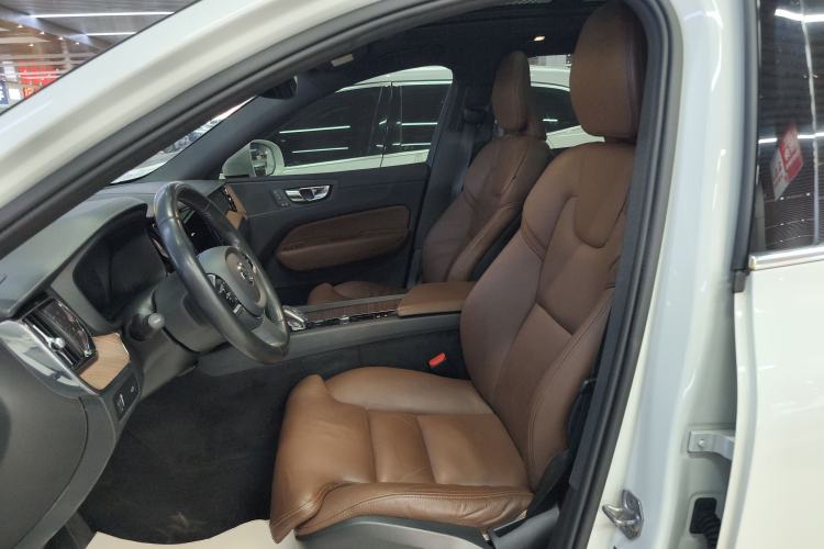 Used Volvo XC60 2022 B5 4x4 Smart Luxury Edition Left Front Seat