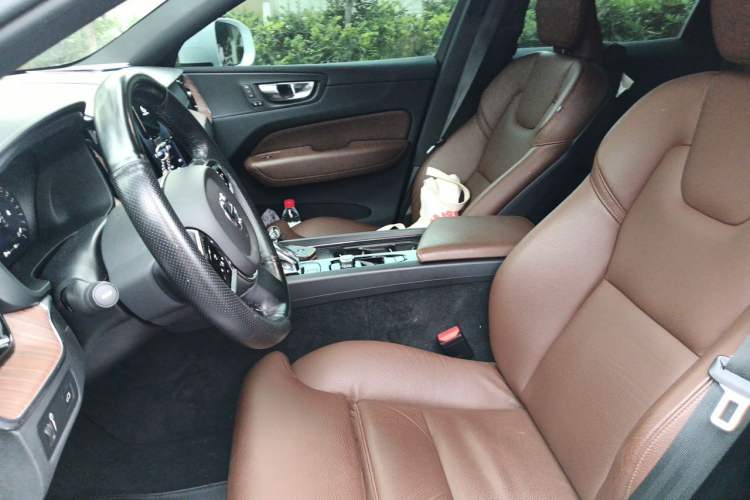 Used Volvo XC60 2022 B5 4x4 Smart Luxury Edition Left Front Seat