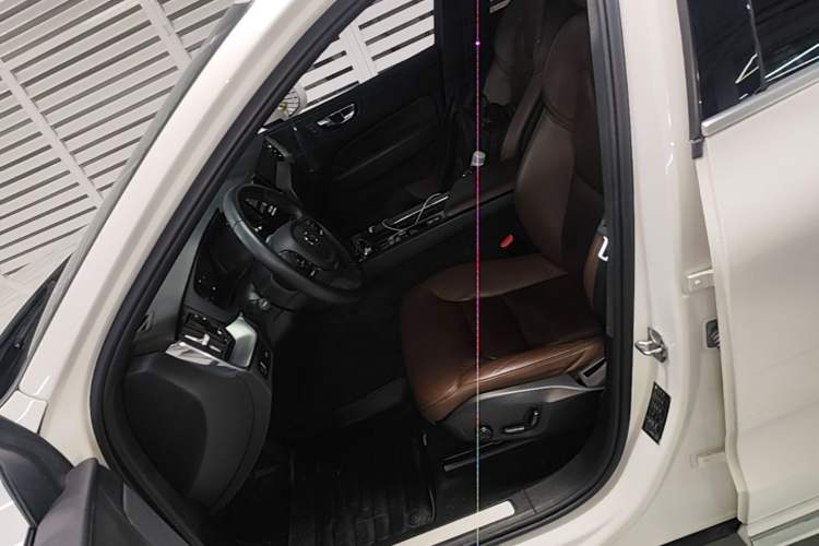 Used Volvo XC60 2022 B5 4x4 Zhiyi Luxury Edition Left Front Seat