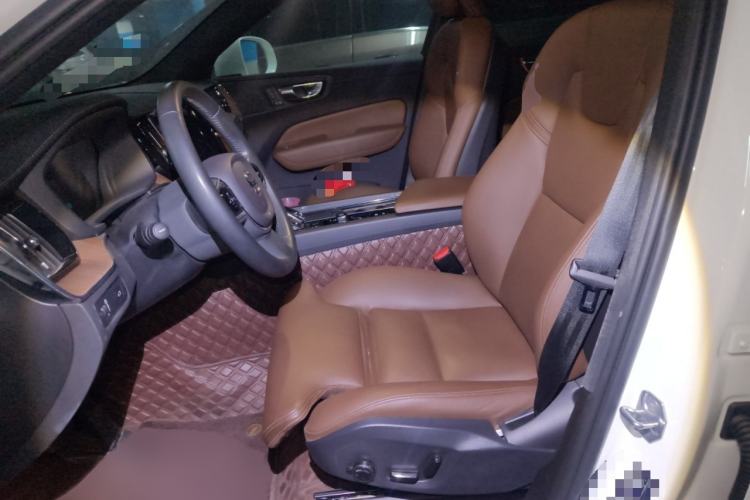 Used Volvo XC60 2022 B5 4x4 Smart Luxury Edition Left Front Seat