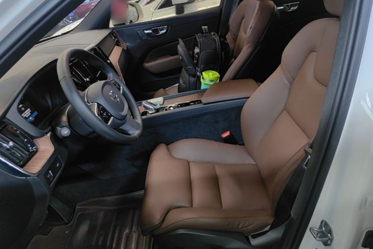 Used Volvo XC60 2022 B5 4x4 Smart Luxury Edition Left Front Seat