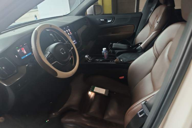 Used Volvo XC60 2022 B5 4x4 Smart Luxury Edition Left Front Seat