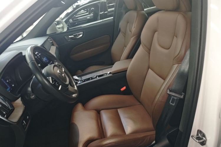 Used Volvo XC60 2022 B5 4x4 Smart Luxury Edition Left Front Seat
