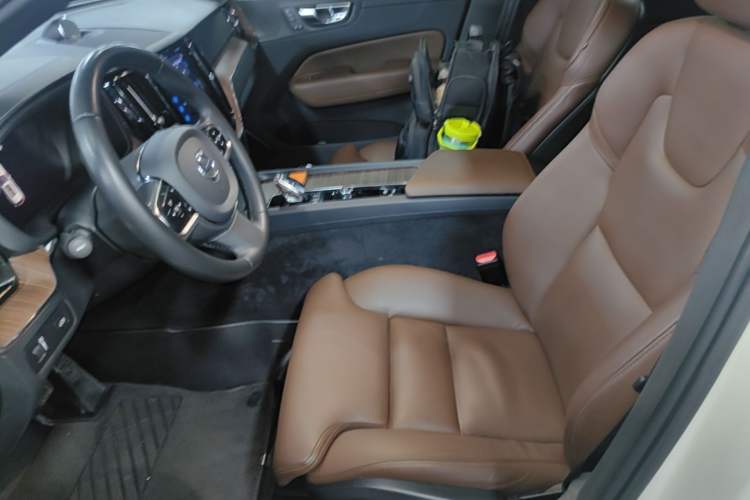Used Volvo XC60 2022 B5 4x4 Smart Luxury Edition Left Front Seat