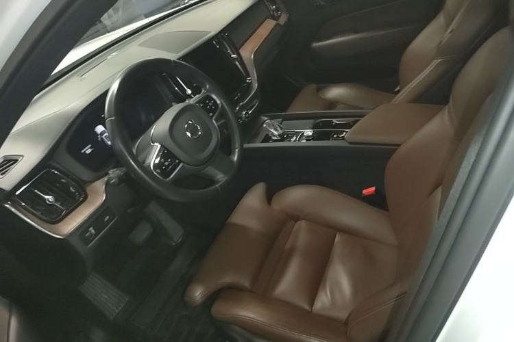 Used Volvo XC60 2022 B5 4x4 Smart Luxury Edition Left Front Seat