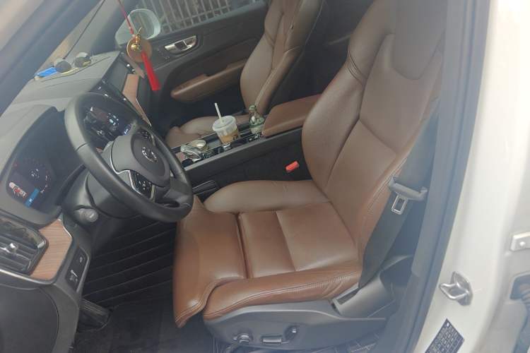 Used Volvo XC60 2022 B5 4x4 Smart Luxury Edition Left Front Seat