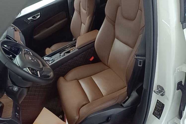 Used Volvo XC60 2022 B5 4x4 Smart Luxury Edition Left Front Seat