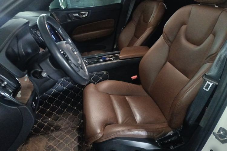 Used Volvo XC60 2022 B5 4x4 Smart Luxury Edition Left Front Seat