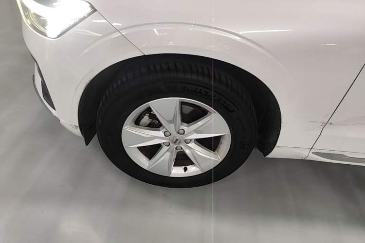 Used Volvo XC60 2022 B5 4x4 Zhiyi Luxury Edition Left Front Wheel Hub