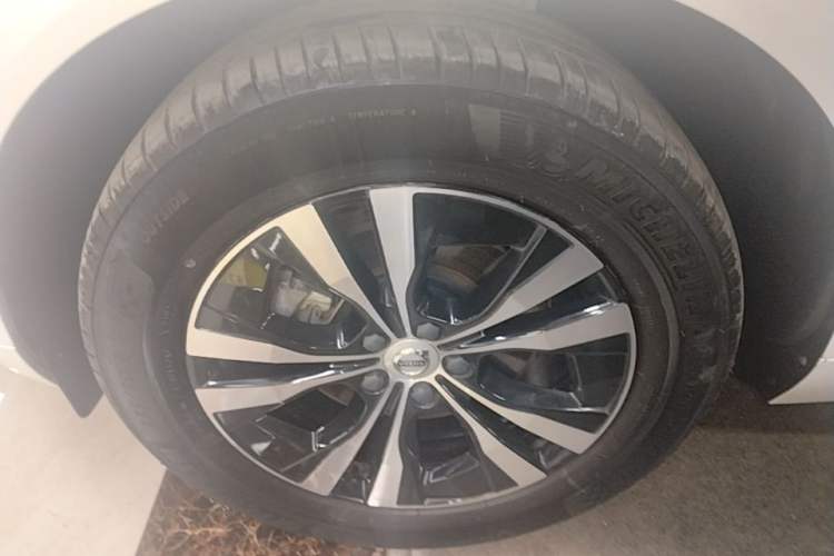 Used Volvo XC60 2022 B5 4x4 Zhiyi Luxury Edition Left Front Wheel Hub