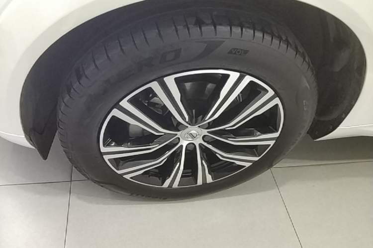Used Volvo XC60 2022 B5 4x4 Smart Luxury Edition Left Front Wheel Hub