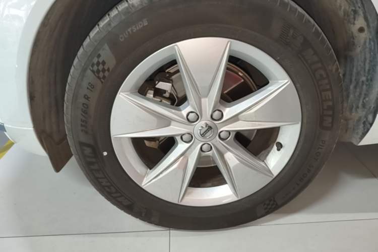 Used Volvo XC60 2022 B5 4x4 Zhiyi Luxury Edition Left Front Wheel Hub