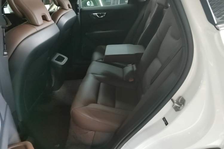 Used Volvo XC60 2022 B5 4x4 Smart Luxury Edition Left Rear Seat