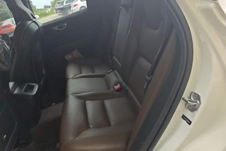 Used Volvo XC60 2022 B5 4x4 Smart Luxury Edition Left Rear Seat