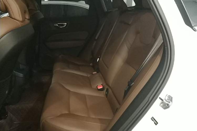 Used Volvo XC60 2022 B5 4x4 Smart Luxury Edition Left Rear Seat