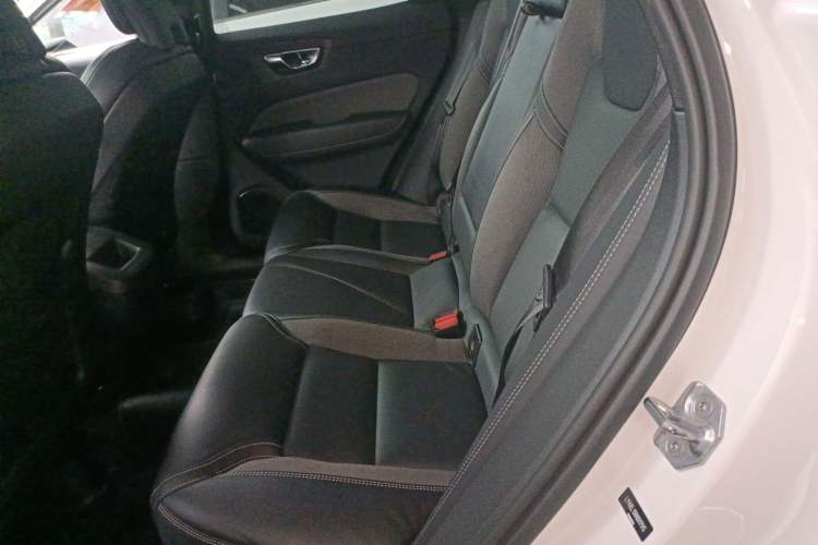 Used Volvo XC60 2022 B5 4x4 Smart & Advanced Sport Edition Left Rear Seat