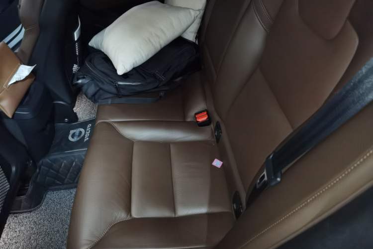 Used Volvo XC60 2022 B5 4x4 Smart Luxury Edition Left Rear Seat