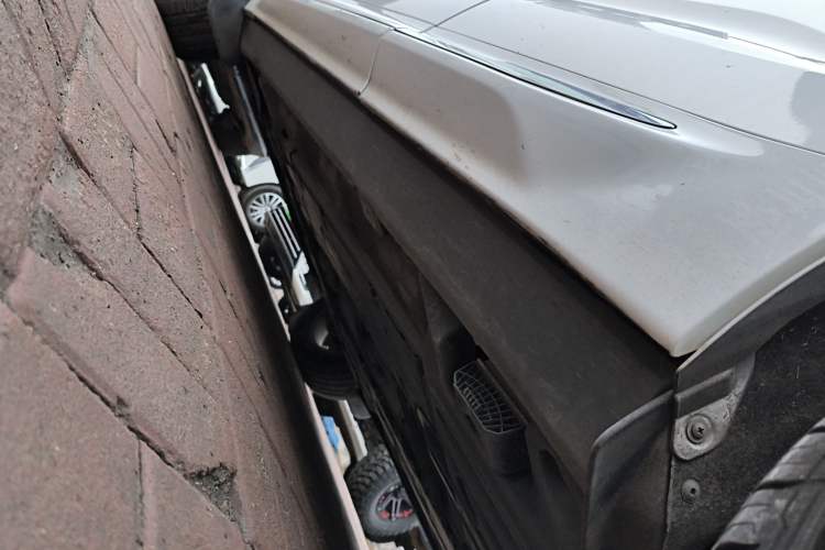 Used Volvo XC60 2022 B5 4x4 Zhiyi Luxury Edition Left Side Sill