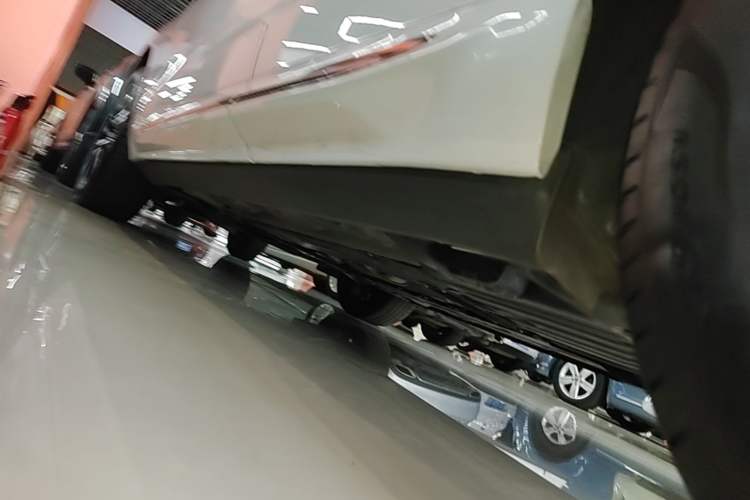 Used Volvo XC60 2022 B5 4x4 Smart Luxury Edition Left Side Sill