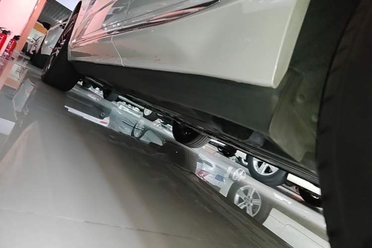 Used Volvo XC60 2022 B5 4x4 Smart Luxury Edition Left Side Sill