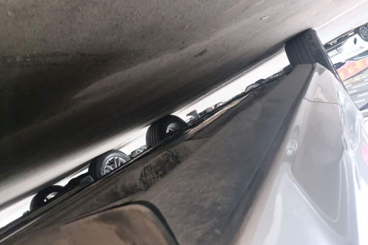 Used Volvo XC60 2022 B5 4x4 Smart & Advanced Sport Edition Left Side Sill