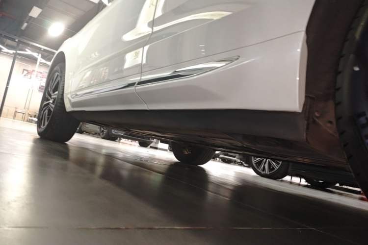 Used Volvo XC60 2022 B5 4x4 Smart Luxury Edition Left Side Sill