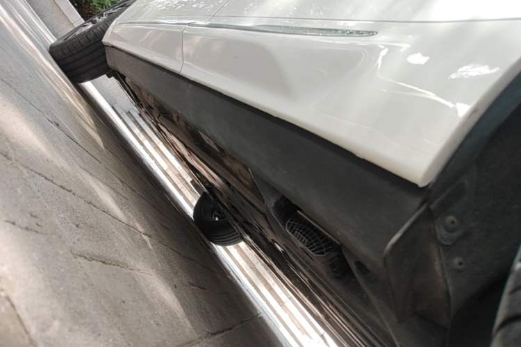 Used Volvo XC60 2022 B5 4x4 Smart Luxury Edition Left Side Sill